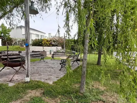 Casa en Alquiler Temporal con 2 cocheras
