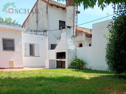 Casa en Alquiler con 1 cochera