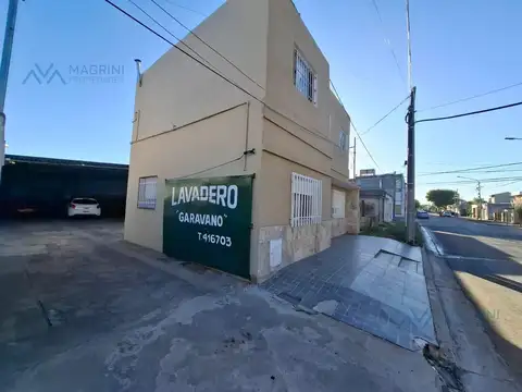 Amplio Galpón con Potencial Comercial, Casa y Departamento en Zeballos al 1000, Pergamino, Bs. As.