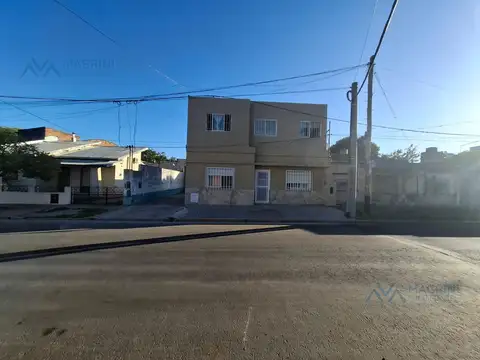 Casa con negocio activo y departamento en Zeballos al 1000, Pergamino