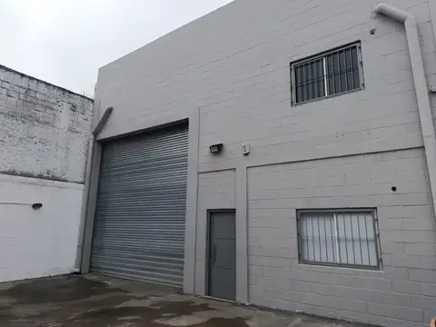 Galpón Comercial & Semi Industrial en Alquiler en Ituzaingó Norte!