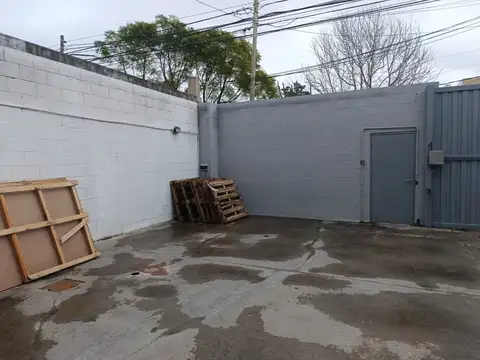Galpón Comercial & Semi Industrial en Alquiler en Ituzaingó Norte!