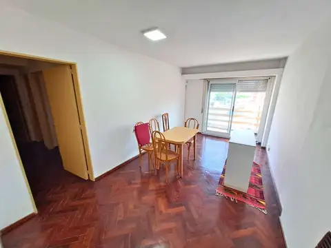 DEPARTAMENTO EN VENTA 2 DORMIS Y BALCON - CENTRO