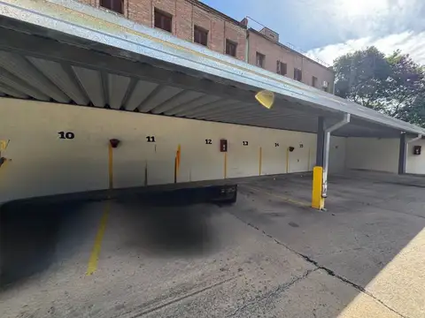 Cochera a la venta a Mtrs de Av Freyre