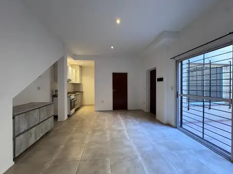 2 AMBIENTES CON PATIO -  BAJAS EXPENSAS.