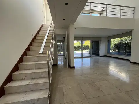 Casa en Venta en Countries y Barrios Cerrados en Pilar, USD 640.000