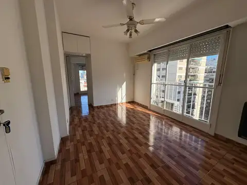 Espacioso 2 ambientes con doble balcón