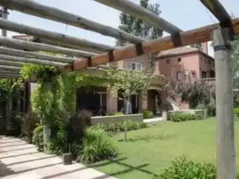 Casa en Alquiler Temporal con 2 cocheras