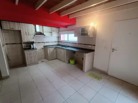 Depto Tipo Casa en Alquiler con 1 cocheras