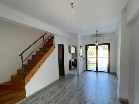 61 e/ 6 y 7 -  Dúplex de 2 dormitorios