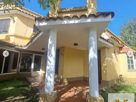 Casa en alquiler - 3 dormitorios 3 baños - Berazategui