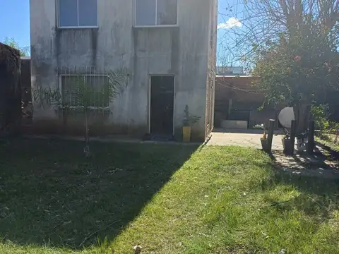 GRAN OPORTUNIDAD VENDO CASA DOS PISOS EN CAYASTA A 20 METROS DE RUTA 1 ,CALLE 11 ABRIL