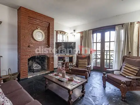 Casa 6 ambientes con 4 baños