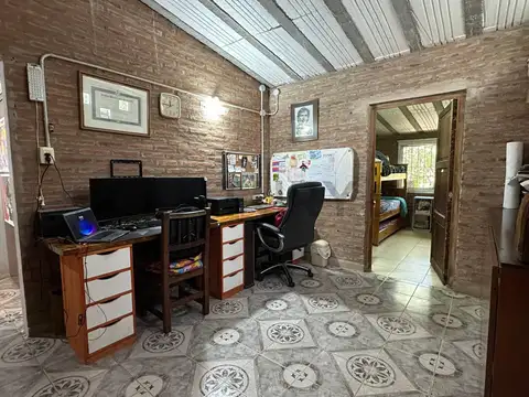 OPORTUNIDAD de Inversión Complejo con 3 Casas, 2 dptos. y Pileta climatizada en