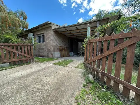 OPORTUNIDAD de Inversión Complejo con 3 Casas, 2 dptos. y Pileta climatizada en