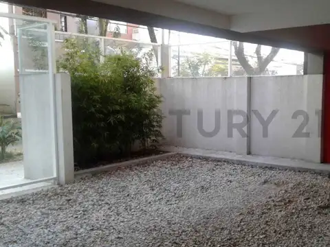 VENTA DE COCHERA DESCUBIERTA EN SAN ISIDRO