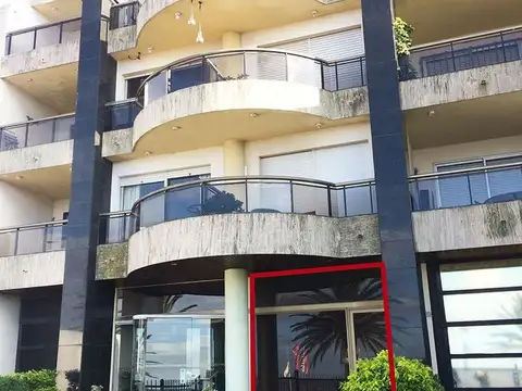 VENTA LOCAL SOBRE LA RAMBLA CON RENTA 6,5%