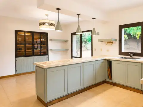 Casa 5 ambientes con 3 baños