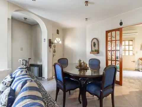 Depto Tipo Casa en Venta en Versalles, USD 175.000