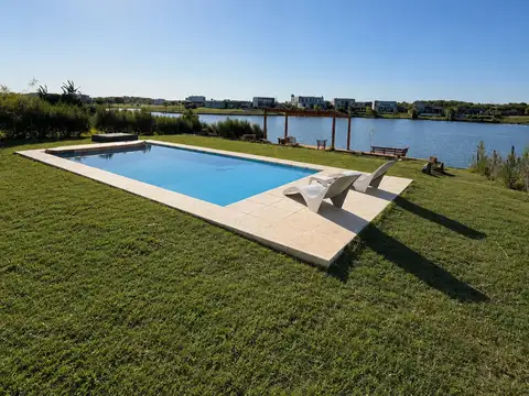 Dueño Directo – Casa a la Laguna con Muelle Propio en San Sebastián Área 8
