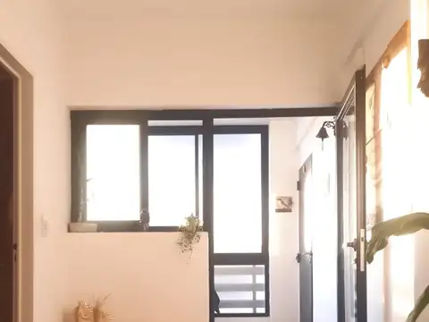 VENTA EXCELENTE DEPARTAMENTO CON BALCÓN CON SUM Y PARRILLA