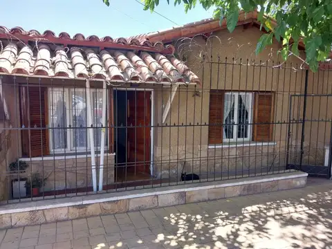 Venta casa con la mejor ubicación en Godoy Cruz
