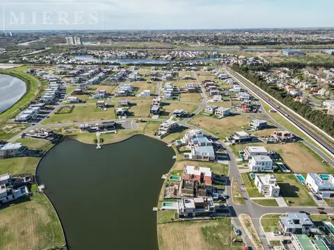 Casa en venta en construcción en Carpinchos, Nordelta