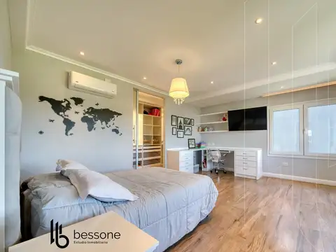 Casa en Venta con 3 cocheras