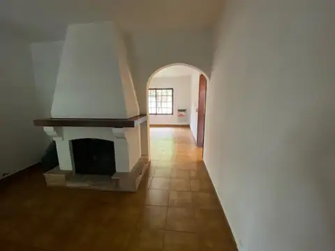 Casa en alquiler de 3 ambientes en Villa Morra