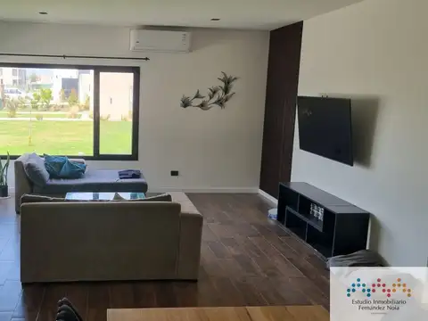 Casa en Venta con 6 cocheras