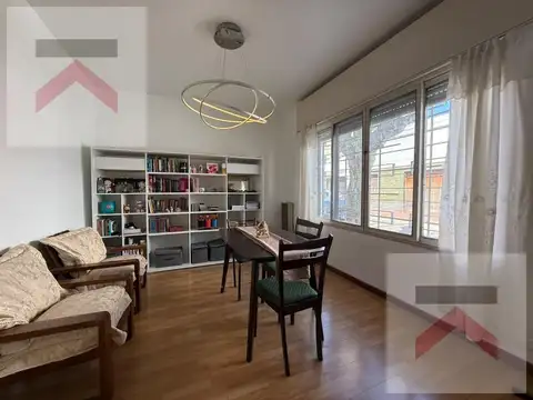 Casa 3 ambientes en Gerli, Avellaneda PBA con cochera y terraza.