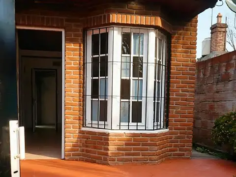 Depto Tipo Casa en Venta en Villa Raffo, USD 50.000
