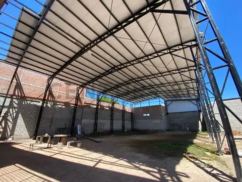 VENTA Galpón - 810 m² Cubiertos - Barrio Cerámica