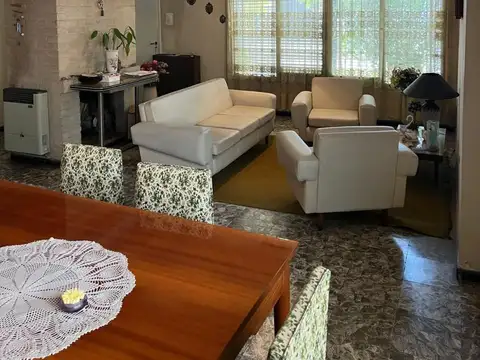Casa 6 ambientes con 1 baño