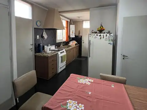 VENTA AMPLIA CASA ,GODOY CRUZ ROCA ESQ.  RAWSON-