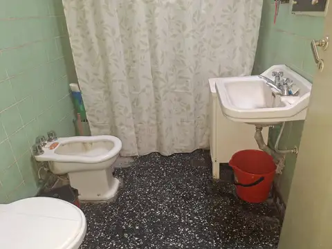 Casa en PH al frente a refaccionar