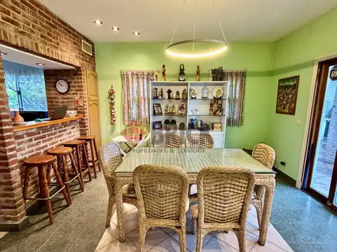 Casa en Venta con 3 cocheras