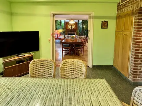Casa en Venta con 3 cocheras