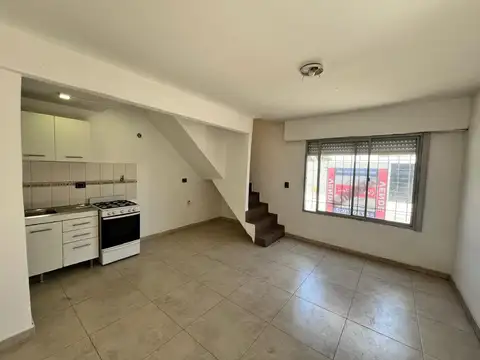 Depto Tipo Casa en Alquiler de 3 ambientes