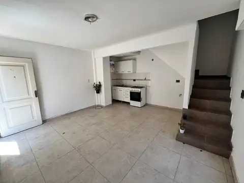 Depto Tipo Casa en Alquiler en Castelar Sur, $ 500.000