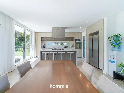 Casa en Alquiler Temporal con 2 cocheras