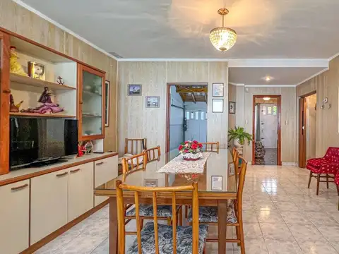 VENTA CASA 4 AMB +DPTO 2 AMB GARAGE PATIO LA PERLA