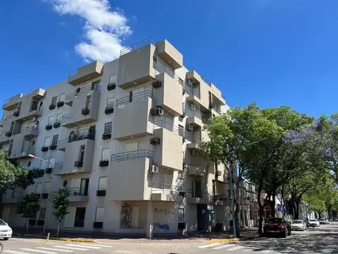 ALQUILER/ DPTO CENTRICO 2 D/ AMUEBLADO/ COCHERA