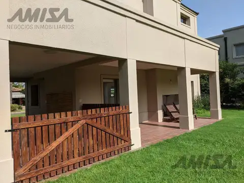 Casa en Alquiler de 3 dormitorios