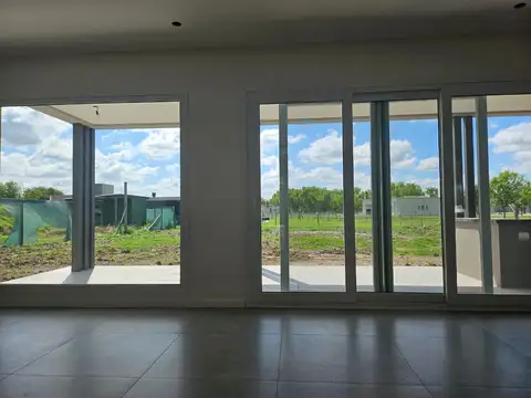 Casa en Venta en Haras Del Sur 3, USD 350.000