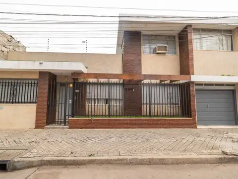VENTA CASA 4 DORMITORIOS CON COCHERA SALADILLO