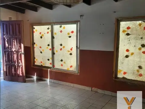 Casa 2 ambientes con 2 baños