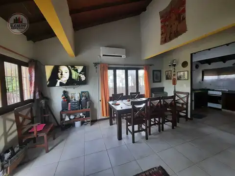 Casa 4 ambientes con 2 baños