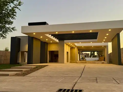 Casa 6 ambientes con 2 baños