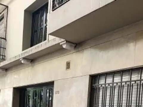 ALQUILO PLANTA BAJA CON PATIO